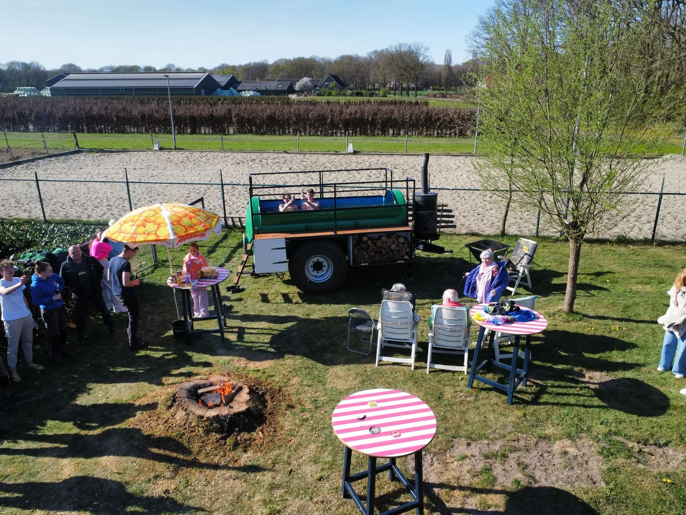 Grand opening Hennies Hottub